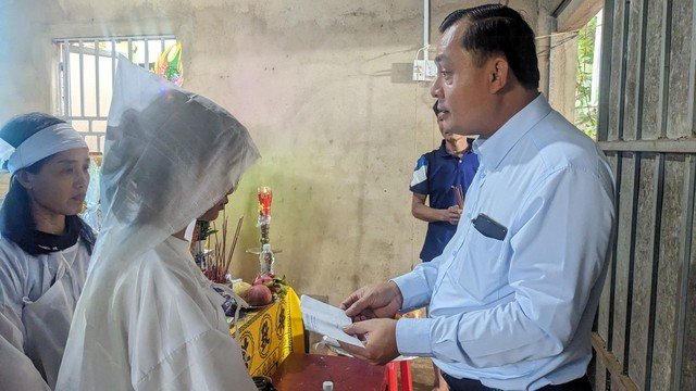 Bình Phước: Nữ sinh nén đau thương vì mất cha để hoàn thành kỳ thi tốt nghiệp - Ảnh 2. Bình Phước: Nữ sinh nén đau thương vì mất cha để hoàn thành kỳ thi tốt nghiệp - Ảnh 2.