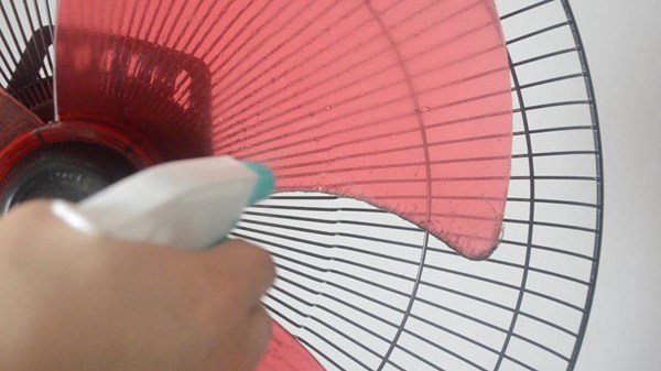 Quạt điện bẩn không cần tháo rời, cho vào túi ni lông 2 phút là sạch, bụi tự rơi xuống - 3