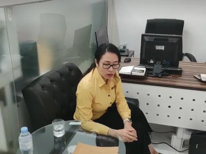 Cán bộ ngân hàng tường thuật lại sự việc cho Công an.