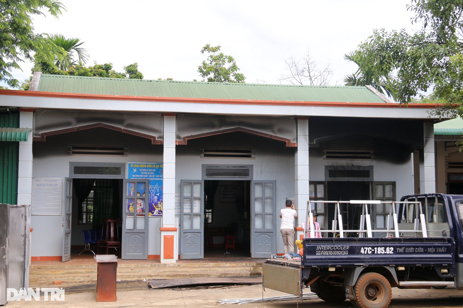Vụ tấn công ở Đắk Lắk: Khẩn trương sửa chữa trụ sở xã - 2 Vụ tấn công ở Đắk Lắk: Khẩn trương sửa chữa trụ sở xã - 2