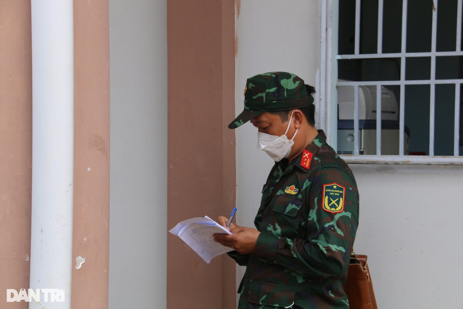 Vụ tấn công ở Đắk Lắk: Khẩn trương sửa chữa trụ sở xã - 17 Vụ tấn công ở Đắk Lắk: Khẩn trương sửa chữa trụ sở xã - 17