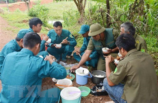 Vụ tấn công ở Đắk Lắk: Những phần cơm ấm áp nghĩa tình quân dân hình ảnh 3 Vu tan cong o Dak Lak: Nhung phan com am ap nghia tinh quan dan hinh anh 3