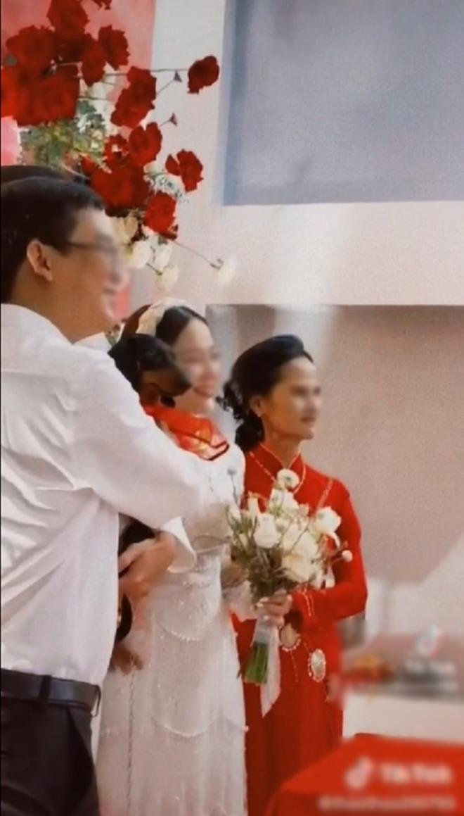 Xót xa cô dâu ‘sáng mặc áo cưới - tối mặc áo tang’ gượng cười cử hành hôn lễ - 3