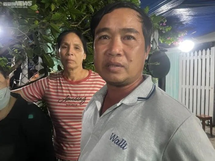 Anh Nguyễn Đình Tâm (45 tuổi) bàng hoàng khi biết tin vợ chồng anh Khánh gặp nạn.