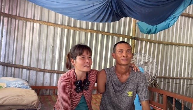 Cưới người phụ nữ bằng tuổi mẹ và có 3 con riêng, trai tân 22 tuổi vất vả làm trụ cột và cái kết - ảnh 1