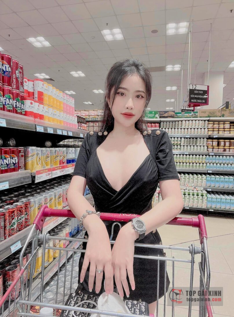 Xem ngay loạt ảnh Hot girl Su Kem khoe vòng 1 nóng bỏng không mặc nội y