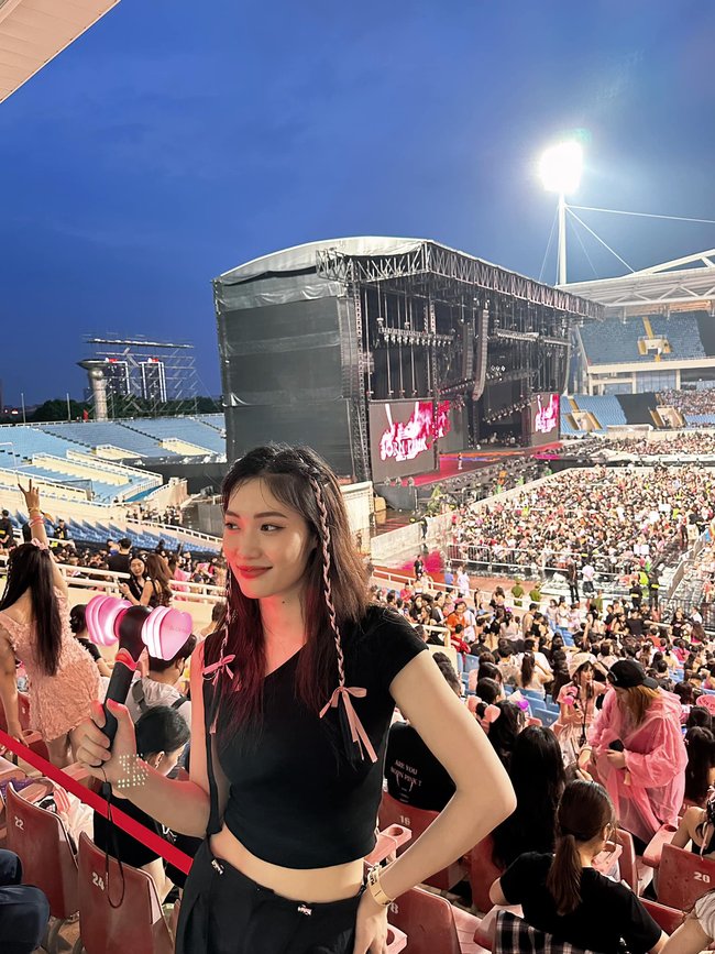 Hai hoa khôi bóng chuyền Việt Nam gây sốt vì quá xinh khi xem concert Blackpink, CĐV gợi ý nên đi thi hoa hậu - Ảnh 4. Hai hoa khôi bóng chuyền Việt Nam gây sốt vì quá xinh khi xem concert Blackpink, CĐV gợi ý nên đi thi hoa hậu - Ảnh 4.