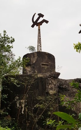 Một ngọn núi nhỏ ở Ninh Bình mà nổi tiếng cả nước, vách đá khắc nhiều bài thơ cổ nhất Việt Nam - Ảnh 5. Một ngọn núi nhỏ ở Ninh Bình mà nổi tiếng cả nước, vách đá khắc nhiều bài thơ cổ nhất Việt Nam - Ảnh 5.