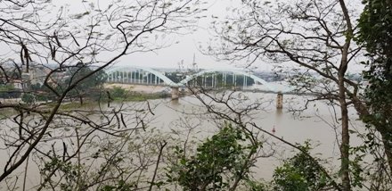 Một ngọn núi nhỏ ở Ninh Bình mà nổi tiếng cả nước, vách đá khắc nhiều bài thơ cổ nhất Việt Nam - Ảnh 8. Một ngọn núi nhỏ ở Ninh Bình mà nổi tiếng cả nước, vách đá khắc nhiều bài thơ cổ nhất Việt Nam - Ảnh 8.