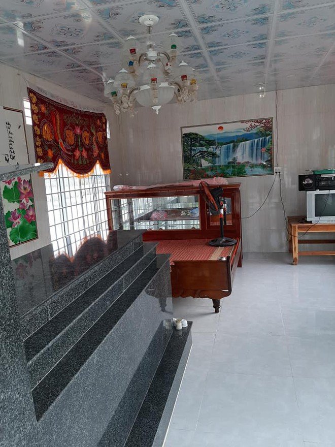 "Ngôi nhà mộ" đầy đủ tiện nghi khiến dân mạng xôn xao và nỗi lòng cậu con trai muốn chuộc lỗi với người mẹ quá cố - Ảnh 2.