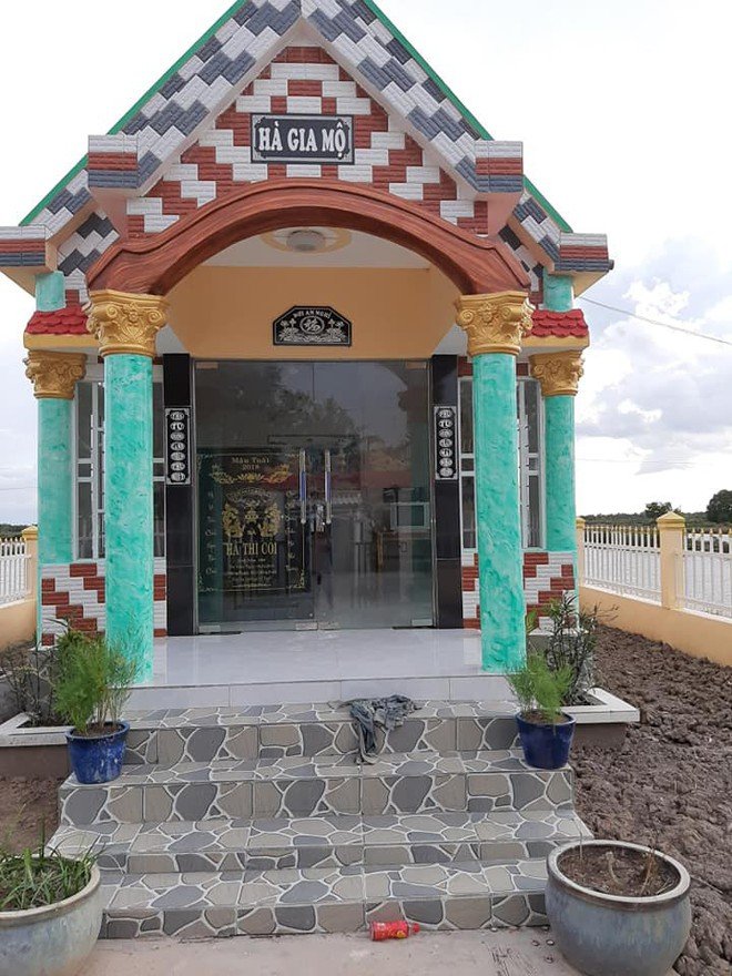 "Ngôi nhà mộ" đầy đủ tiện nghi khiến dân mạng xôn xao và nỗi lòng cậu con trai muốn chuộc lỗi với người mẹ quá cố - Ảnh 1.