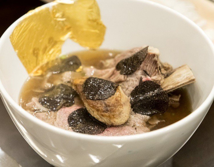 Tô phở đắt nhất Việt Nam có giá gần 4 triệu đồng và màn tranh cãi “nảy lửa” - 5