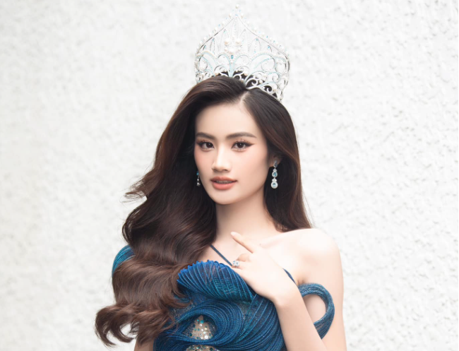 Tước vương miện Hoa hậu của Ý Nhi là nặng nề - Ảnh 1. Tước vương miện Hoa hậu của Ý Nhi là nặng nề - Ảnh 1.