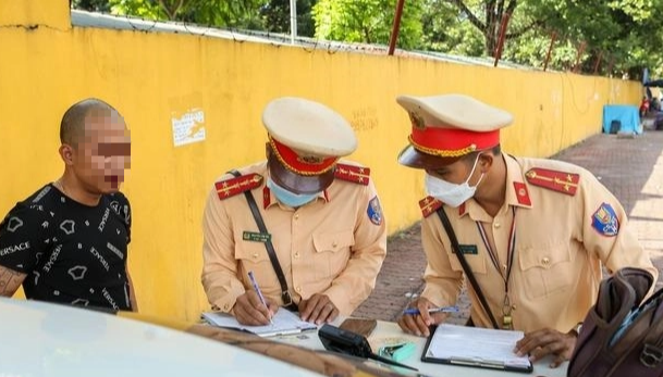 Nếu đi xe không chính chủ có thể bị phạt tiền từ 400.000 đến 8 triệu đồng (Ảnh minh họa: Cục CSGT) Nếu đi xe không chính chủ có thể bị phạt tiền từ 400.000 đến 8 triệu đồng (Ảnh minh họa: Cục CSGT)