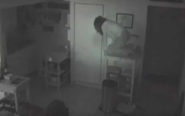 Một phụ nữ vô gia cư đã sống trong nhà của một người đàn ông đầy 1 năm mà chủ nhà không hề hay biết