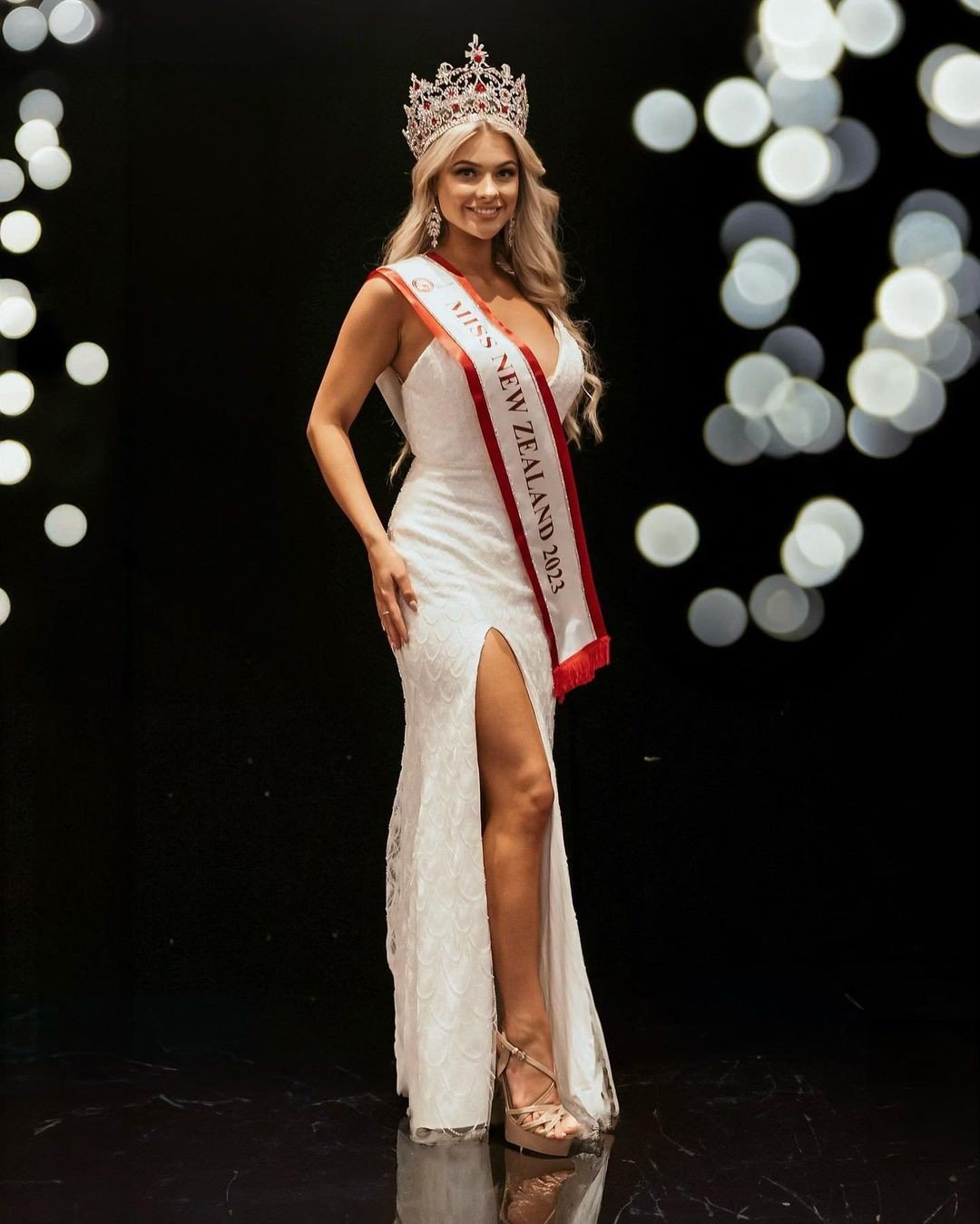 Nhan sắc như búp bê của người đẹp 21 tuổi sang Việt Nam thi hoa hậu ảnh 4