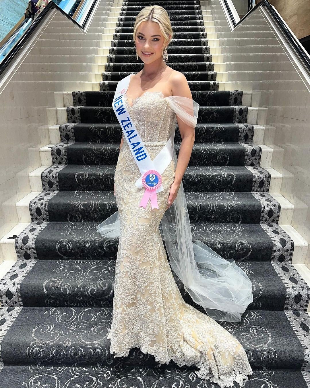 Nhan sắc như búp bê của người đẹp 21 tuổi sang Việt Nam thi hoa hậu ảnh 7