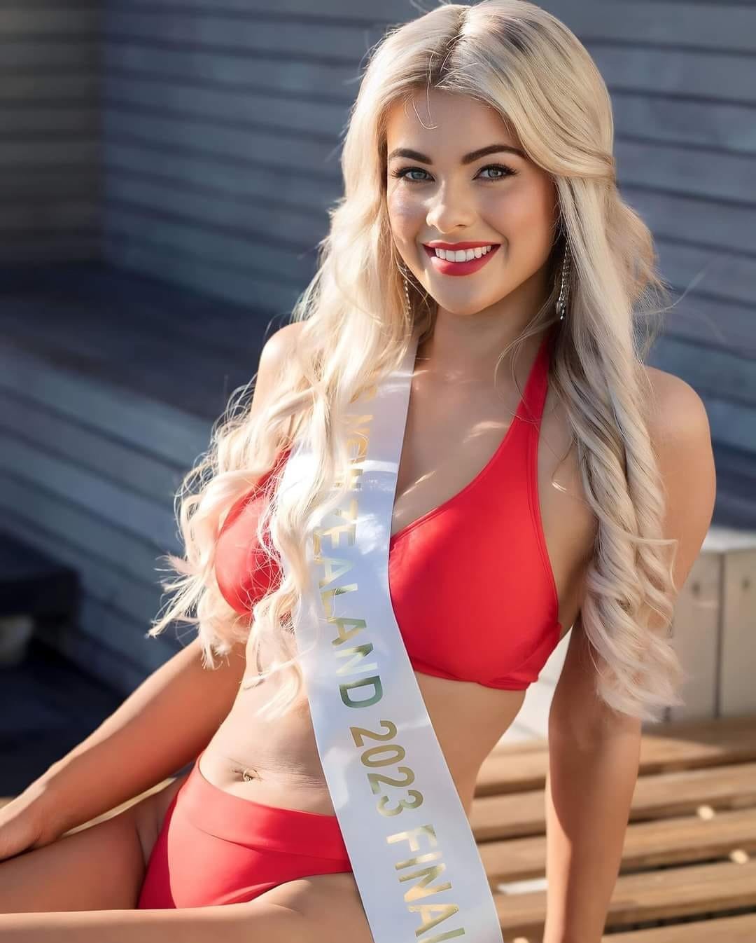 Nhan sắc như búp bê của người đẹp 21 tuổi sang Việt Nam thi hoa hậu ảnh 9