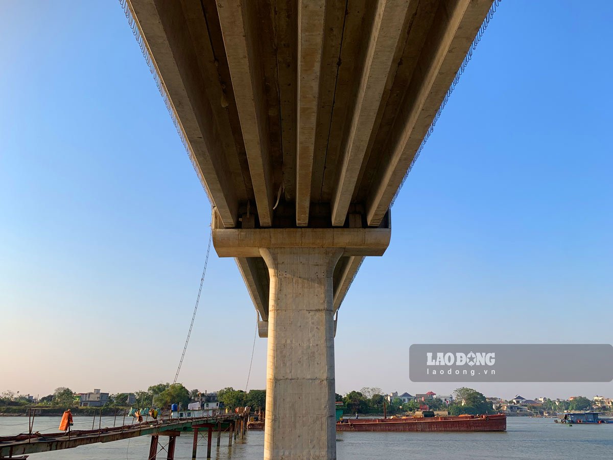 Tổng toàn cầu có 16 trụ và 2 mố 