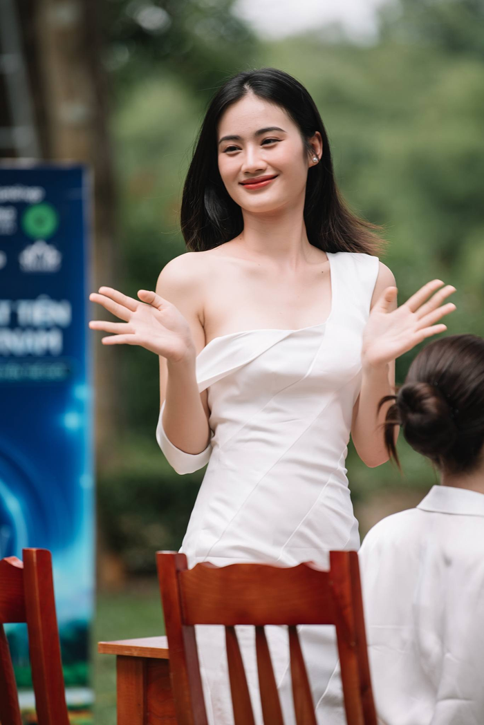 Hoa hậu Ý Nhi có em gái 20 tuổi cực phẩm, nhan sắc xinh hơn cả chị! Ảnh 1