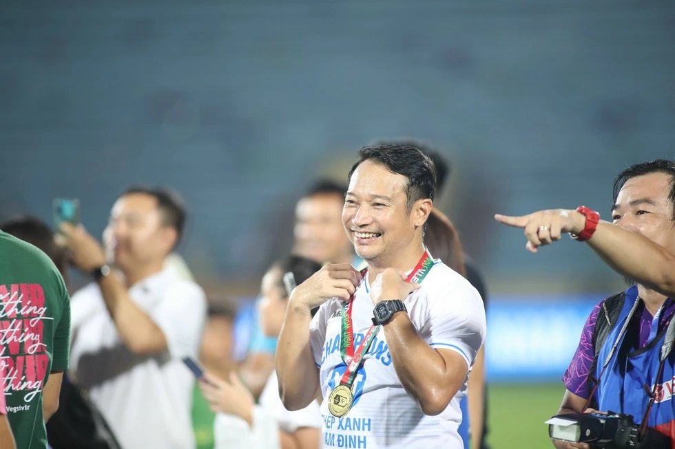 Thiên Trường 'mở hội', CLB Nam Định sớm giành chức vô địch V-League: Vui sao nước mắt lại trào!- Ảnh 15.