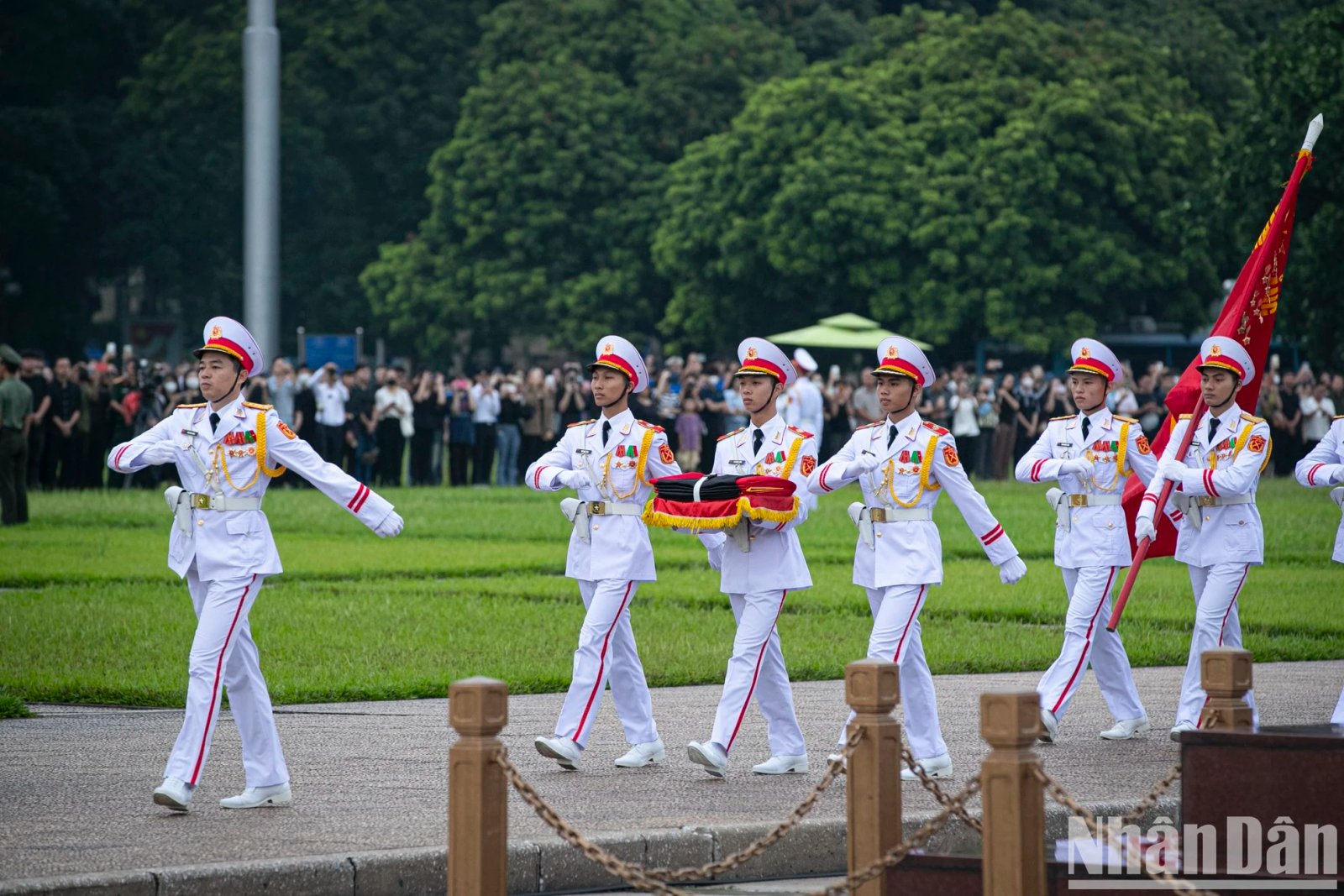 [Ảnh] Lễ thượng cờ theo nghi thức Quốc tang ở Quảng trường Ba Đình ảnh 2