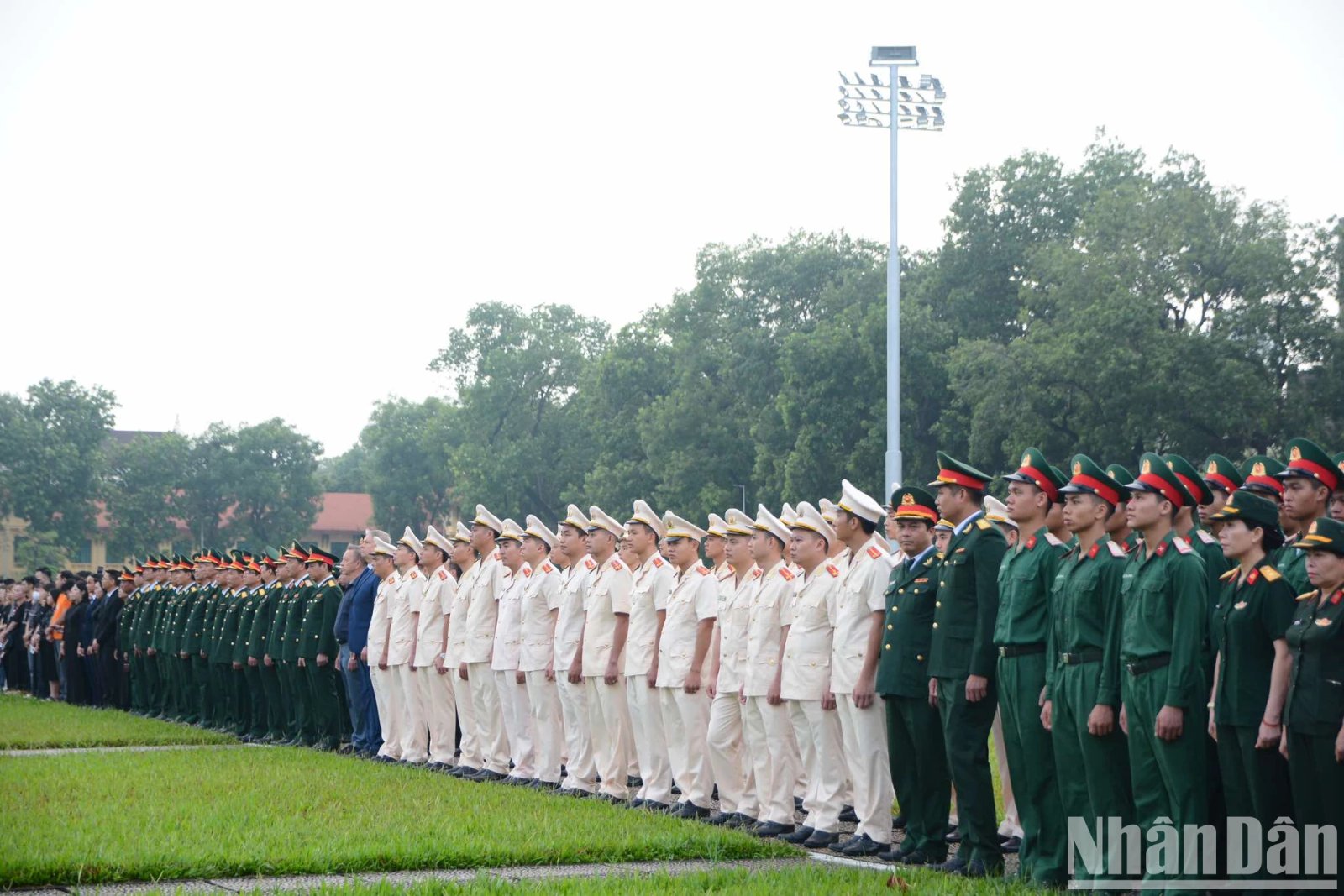 [Ảnh] Lễ thượng cờ theo nghi thức Quốc tang ở Quảng trường Ba Đình ảnh 15