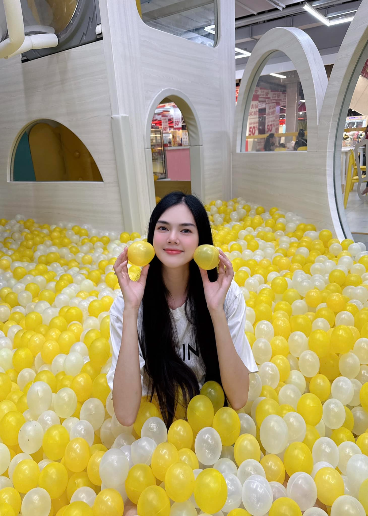 Nhan sắc Ngọc Trinh khi mang thai con đầu lòng Ảnh 5