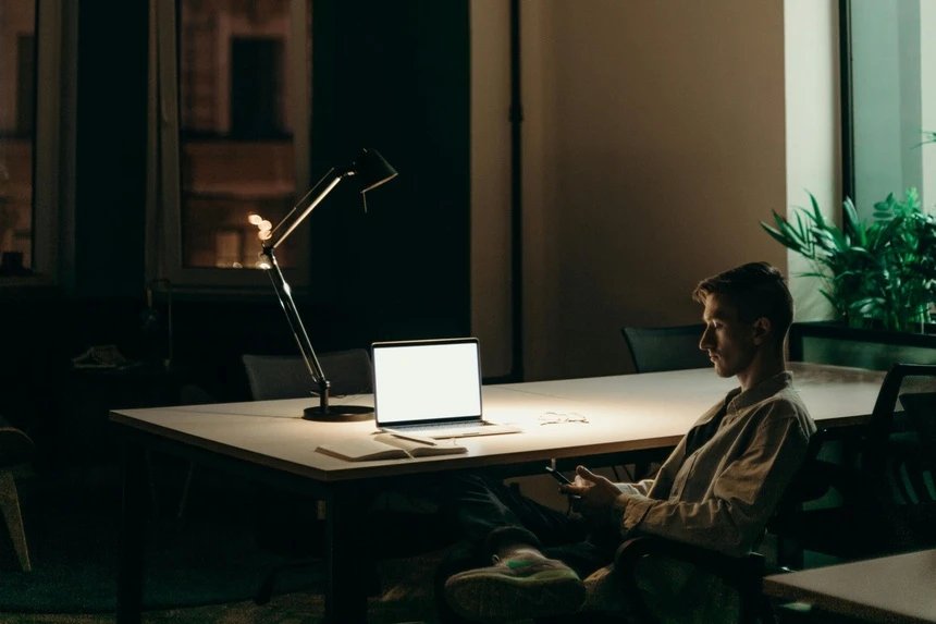 nguoi thuc khuya anh 1