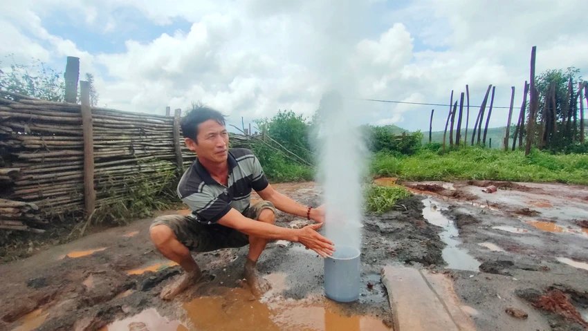 Hơi nước rất mạnh. Gieng-khoan-pjun-nuoc-hien-tuong-la 4.jpg