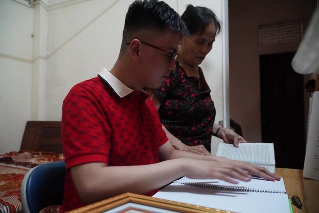 Nam sinh khiếm thị trúng tuyển 6 trường đại học - Ảnh 2. Nam sinh khiếm thị trúng tuyển 6 trường đại học - Ảnh 2.