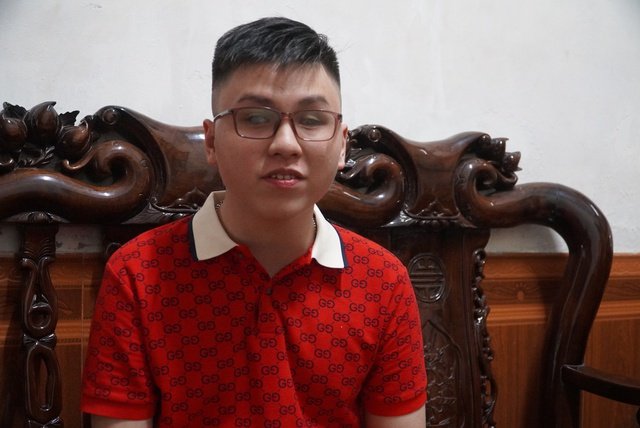 Nam sinh khiếm thị trúng tuyển 6 trường đại học - Ảnh 1. Nam sinh khiếm thị trúng tuyển 6 trường đại học - Ảnh 1.