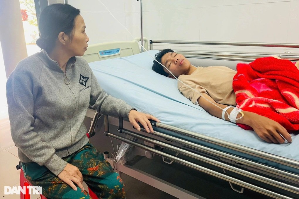 Thanh niên mắc kẹt giữa sông suốt 9 ngày: Đi xem câu cá rồi ngủ quên - 1 Thanh niên mắc kẹt giữa sông suốt 9 ngày: Đi xem câu cá rồi ngủ quên - 1