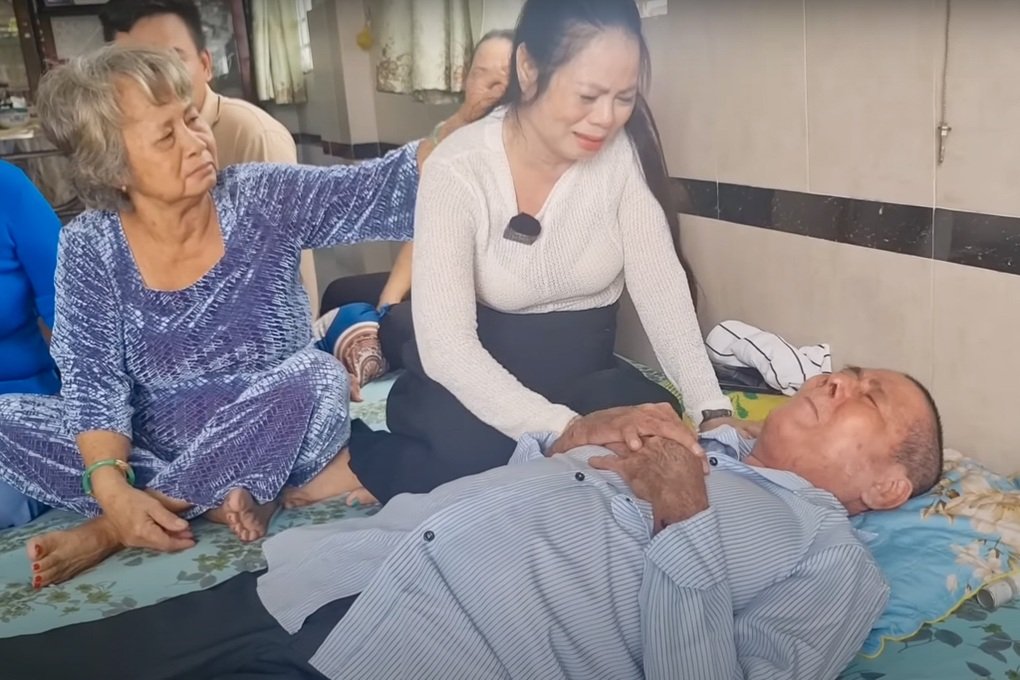 Cho con vì nhà khổ quá, vợ chồng già khóc nấc ngày gặp lại sau 44 năm - 2 Cho con vì nhà khổ quá, vợ chồng già khóc nấc ngày gặp lại sau 44 năm - 2
