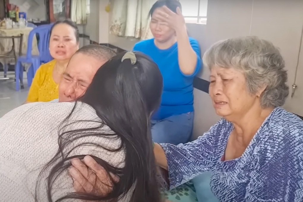 Cho con vì nhà khổ quá, vợ chồng già khóc nấc ngày gặp lại sau 44 năm - 4 Cho con vì nhà khổ quá, vợ chồng già khóc nấc ngày gặp lại sau 44 năm - 4
