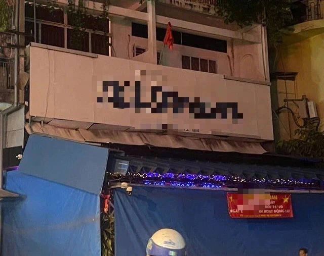 TP.HCM: 2 vợ chồng tử vong trong quán cà phê treo biển 'tạm nghỉ 11 ngày'- Ảnh 1. TP.HCM: 2 vợ chồng tử vong trong quán cà phê treo biển 'tạm nghỉ 11 ngày'- Ảnh 1.