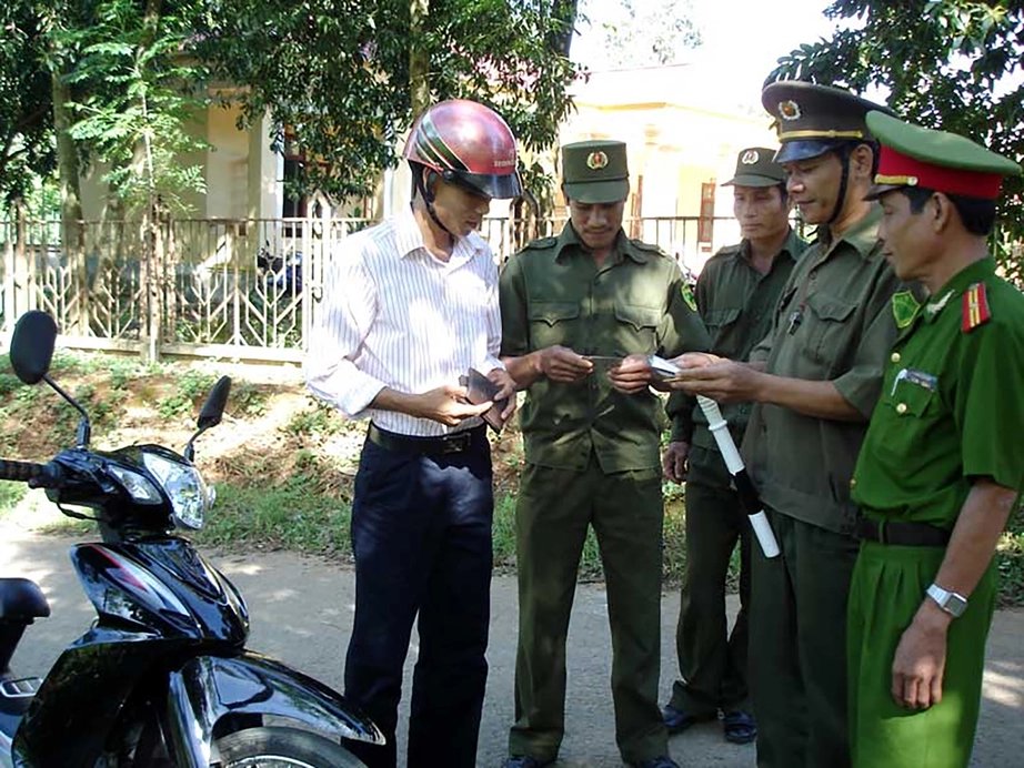 Công an xã có được dừng xe xử phạt?- Ảnh 1. Công an xã có được dừng xe xử phạt?- Ảnh 1.