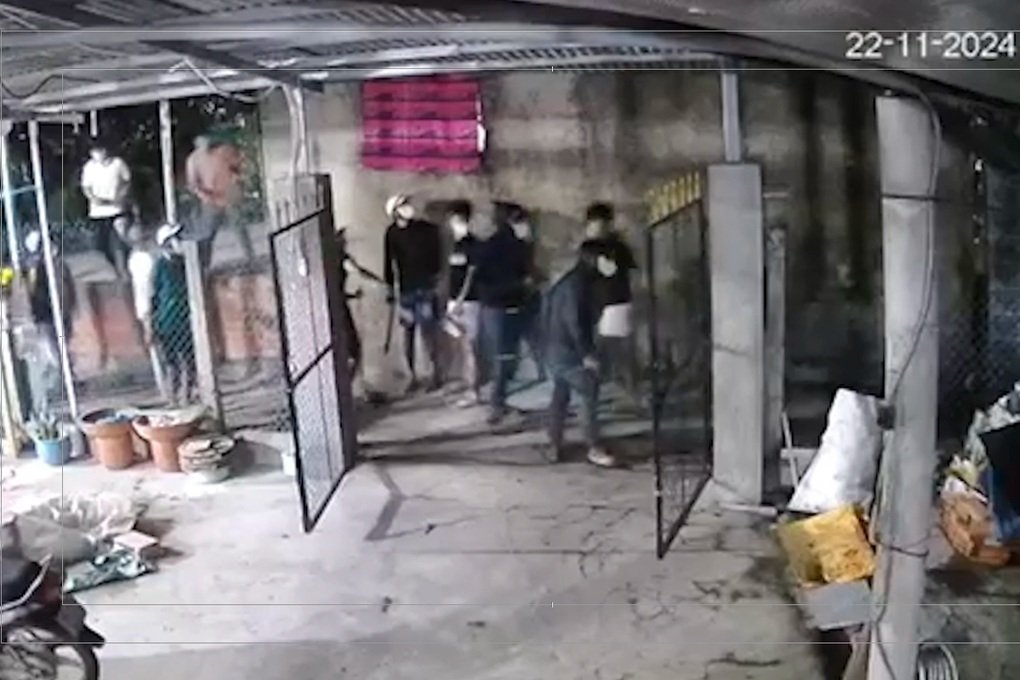 Điều tra nhóm người cầm nhiều hung khí xông vào nhà dân - 1 Điều tra nhóm người cầm nhiều hung khí xông vào nhà dân - 1