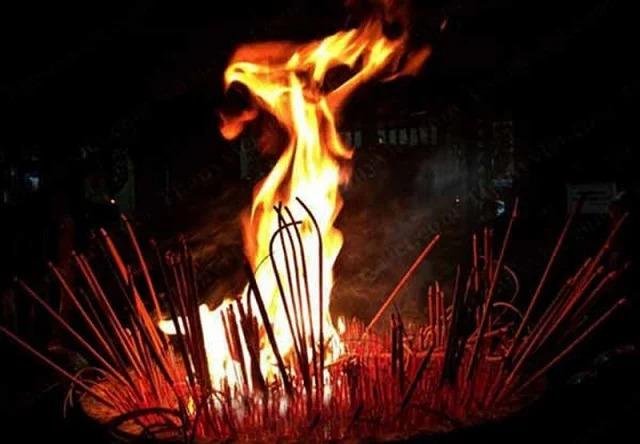 2-dau-hieu-tren-ban-tho-duoc-an-loc-to-tien-3-dau-hieu-tan-tai-mat-cua-23620-1