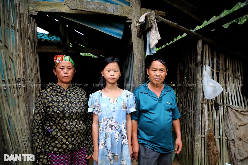 Hang đá như là mẹ, che chở cho chị em con đi qua gió mưa - 2