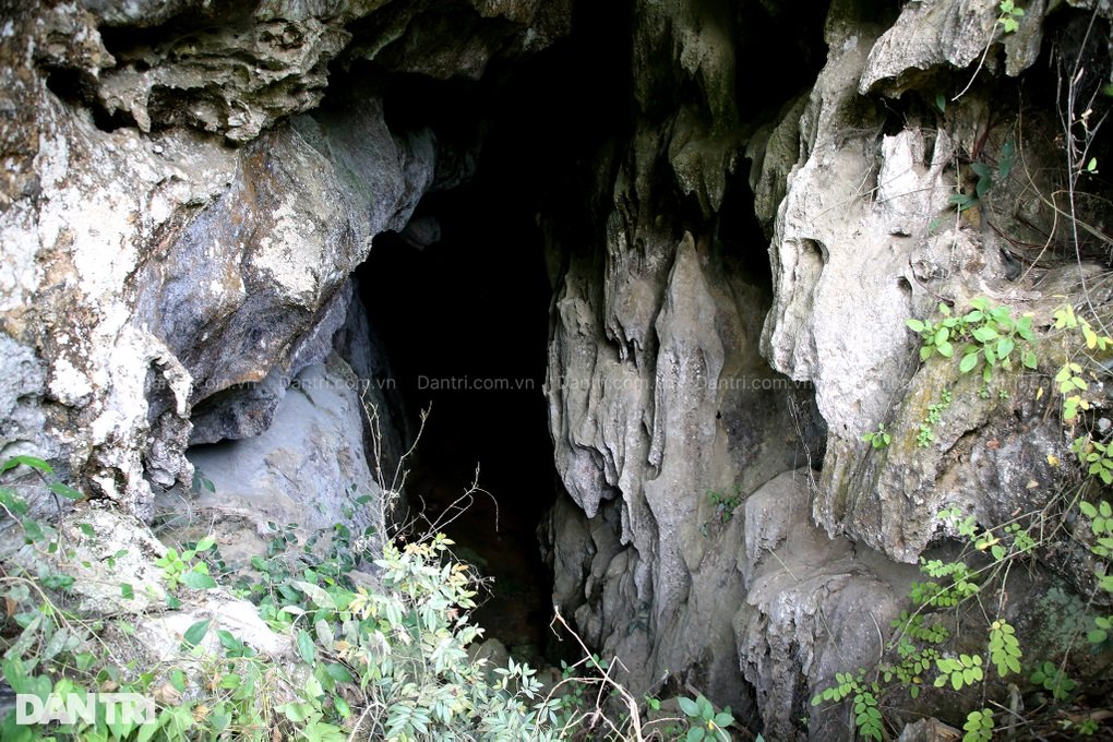 Hang đá như là mẹ, che chở cho chị em con đi qua gió mưa - 4 Hang đá như là mẹ, che chở cho chị em con đi qua gió mưa - 4
