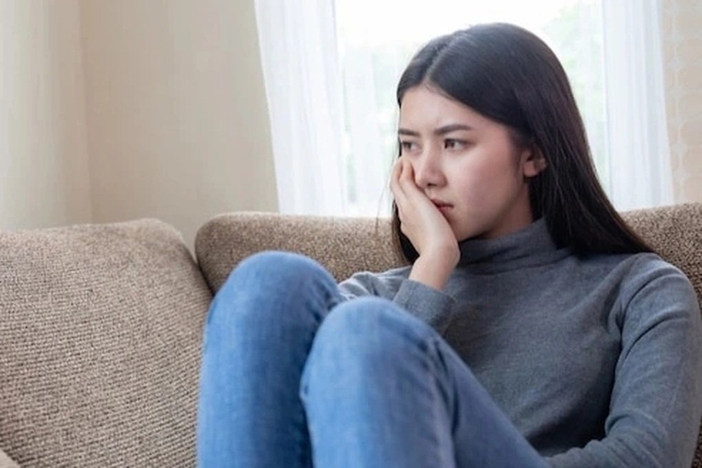 Nhận hàng thay chồng sắp cưới, tôi sửng sốt khi nhìn thấy món đồ bên trong - 1 Nhận hàng thay chồng sắp cưới, tôi sửng sốt khi nhìn thấy món đồ bên trong - 1