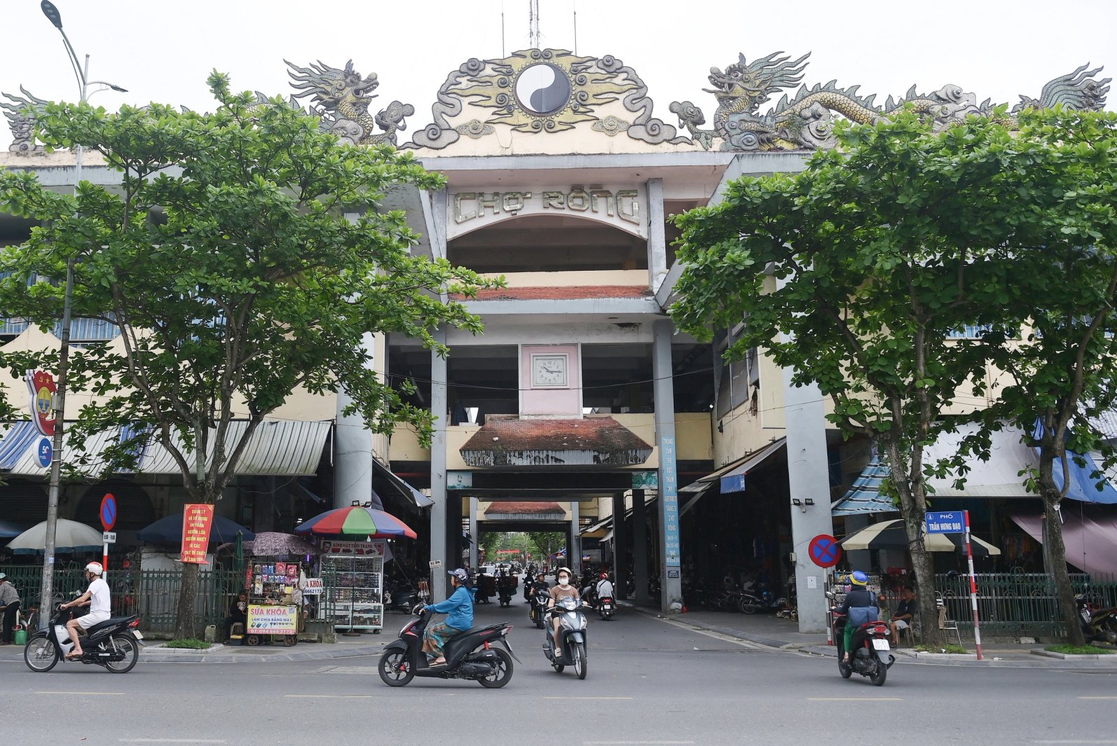 Tiểu thương chợ Rồng lớn nhất Nam Định đồng loạt đóng cửa, ngừng kinh doanh- Ảnh 1. Tiểu thương chợ Rồng lớn nhất Nam Định đồng loạt đóng cửa, ngừng kinh doanh- Ảnh 1.