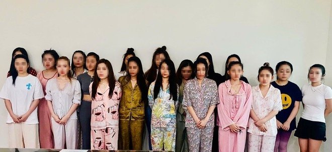 Các nữ nhân viên bán dâm cho khách với giá dao động từ 2.000.000 - 3.000.000 đồng/ lượt. Ảnh: Bảo vệ Pháp luật.