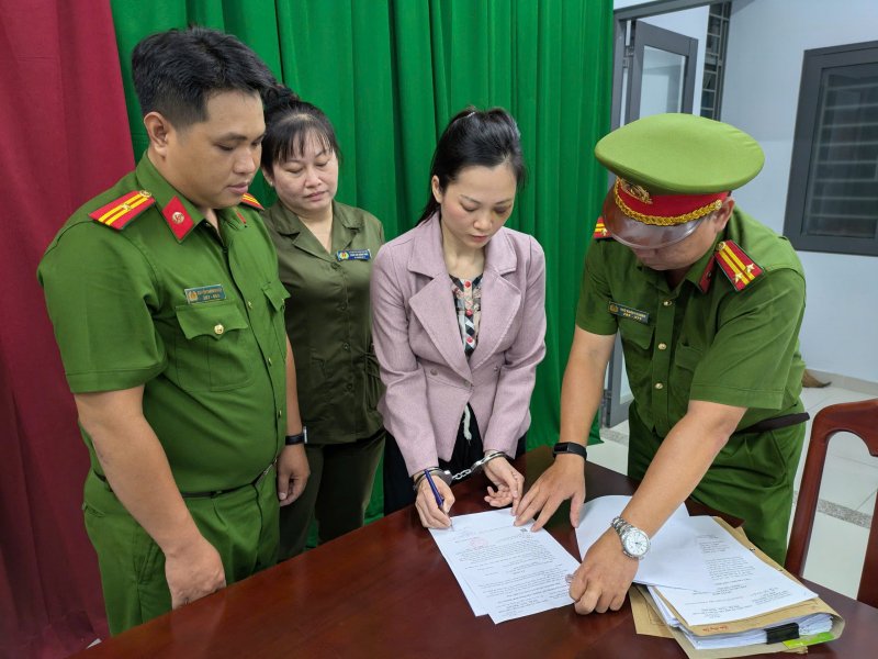 Chủ cơ sở nha khoa Tuyết Chinh bị tạm giữ hình sự vì hành hung khách hàng -1